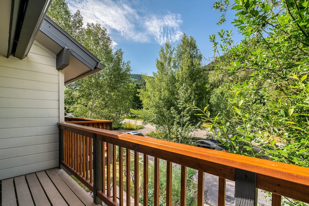 Eagle Vail 4BR Townhouse on Golf Course view 2