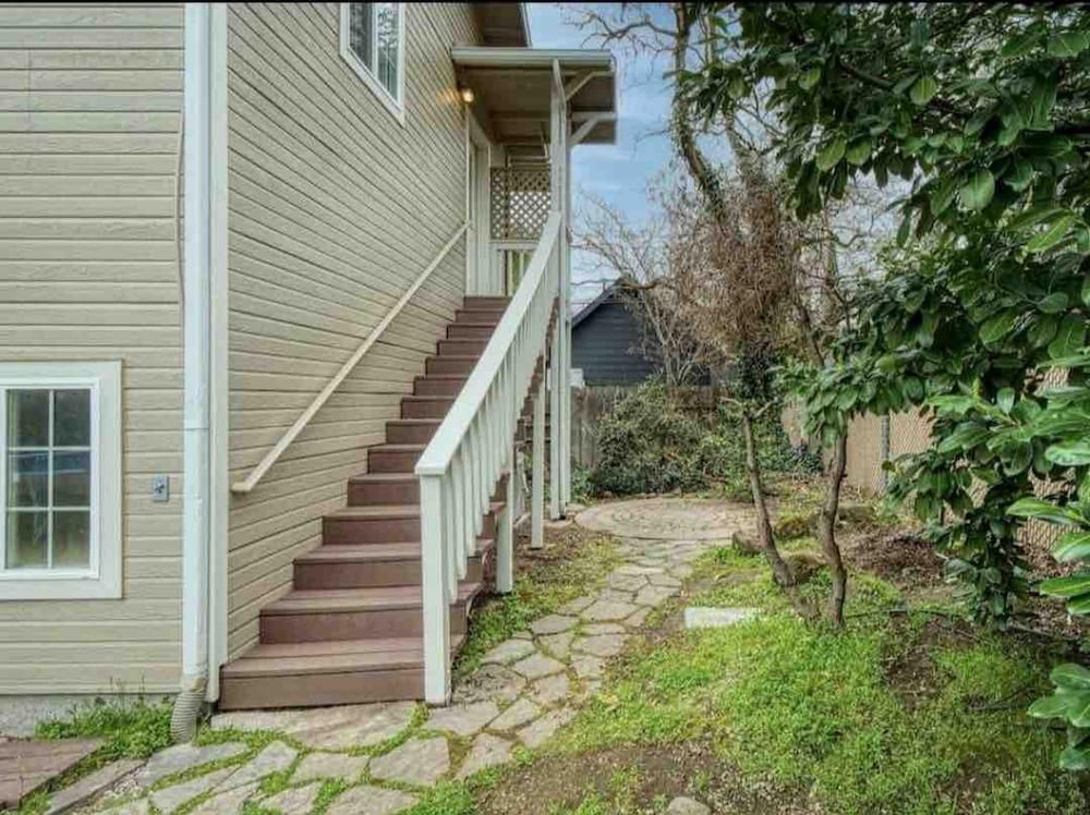 Medford Vacations - Medford Home and 2 Condos With Pool and Hot tub - Property Image 6