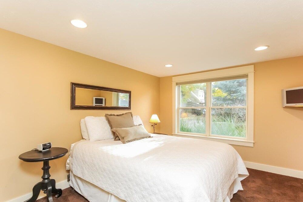 Nightingale - Two Bedroom Apartment, Sleeps 4