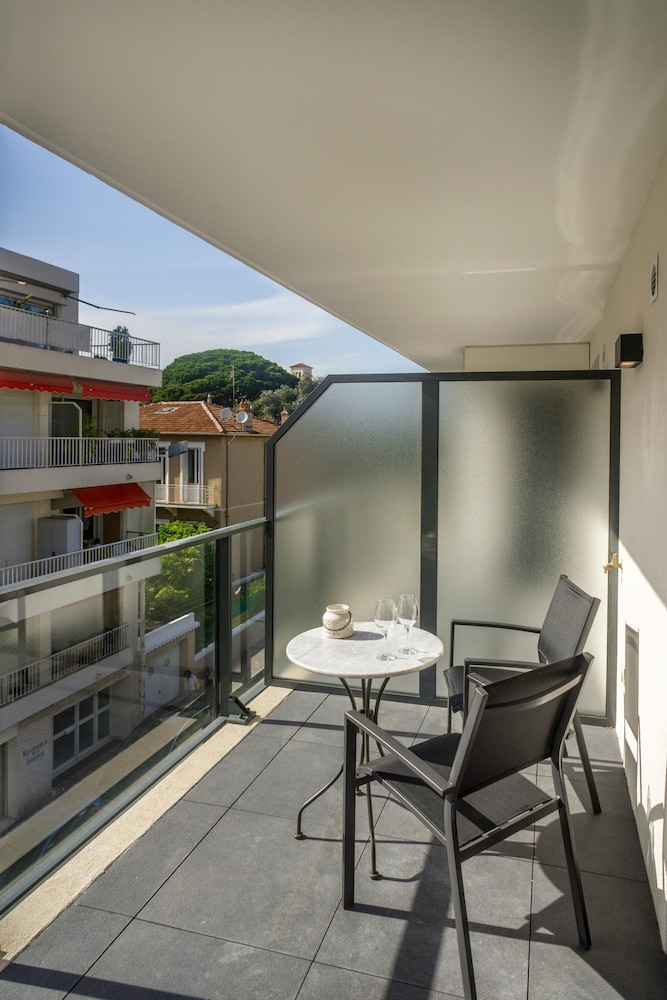 Modern 1 Bed Apartment in Prestigous Area of Cannes a Short Walk to the Croisette and the Palais - 1903