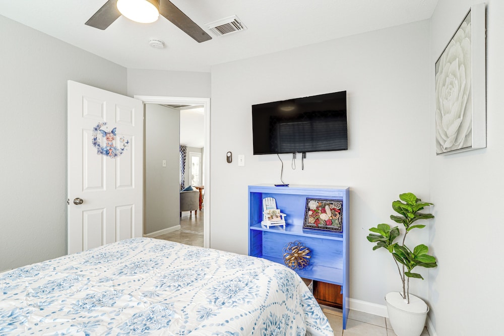 Swim & Unwind: Pet-friendly Home in Spring!