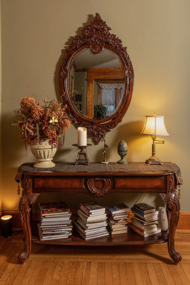 Honeybee Inn Bed & Breakfast
