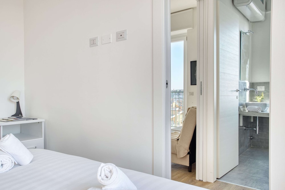 Bright flat near Lambretta Park