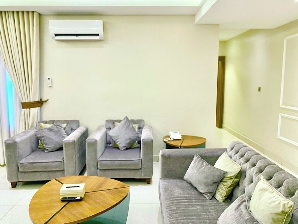 Urban Edge Comfort Apartment