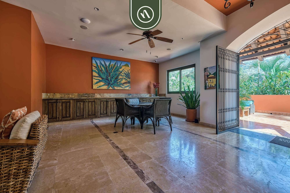 Tasteful Condo Near Romantic Zone - Pool