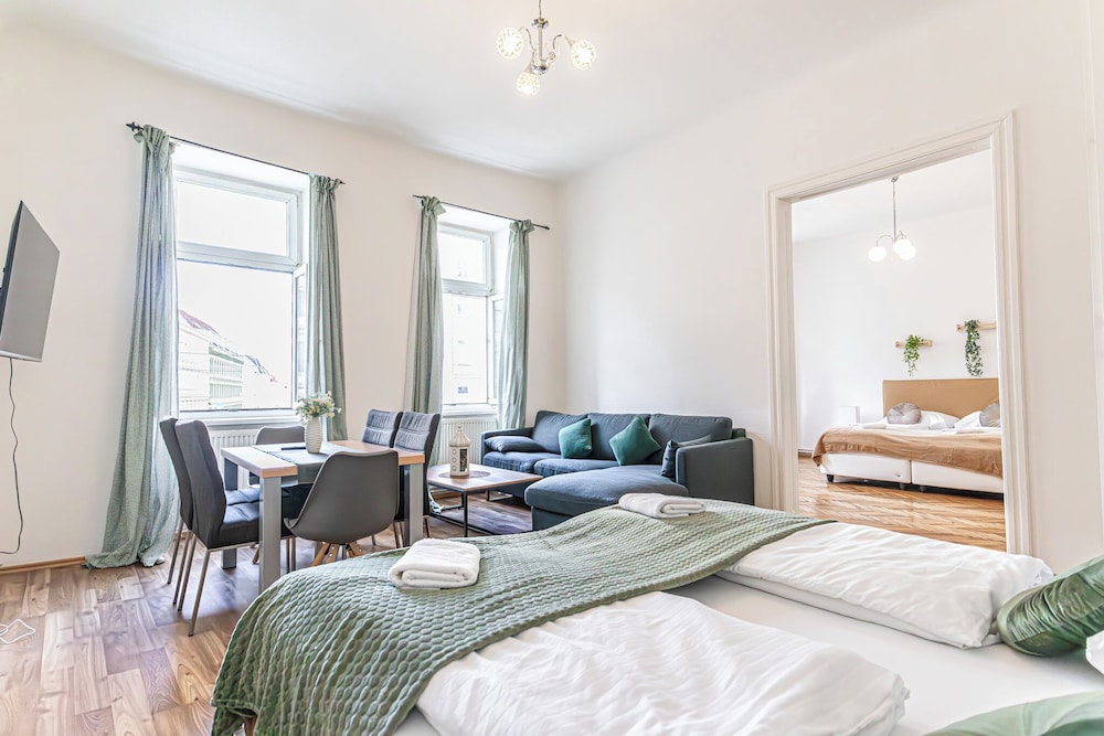 Cozy 2BR Apt Prime Central Spot