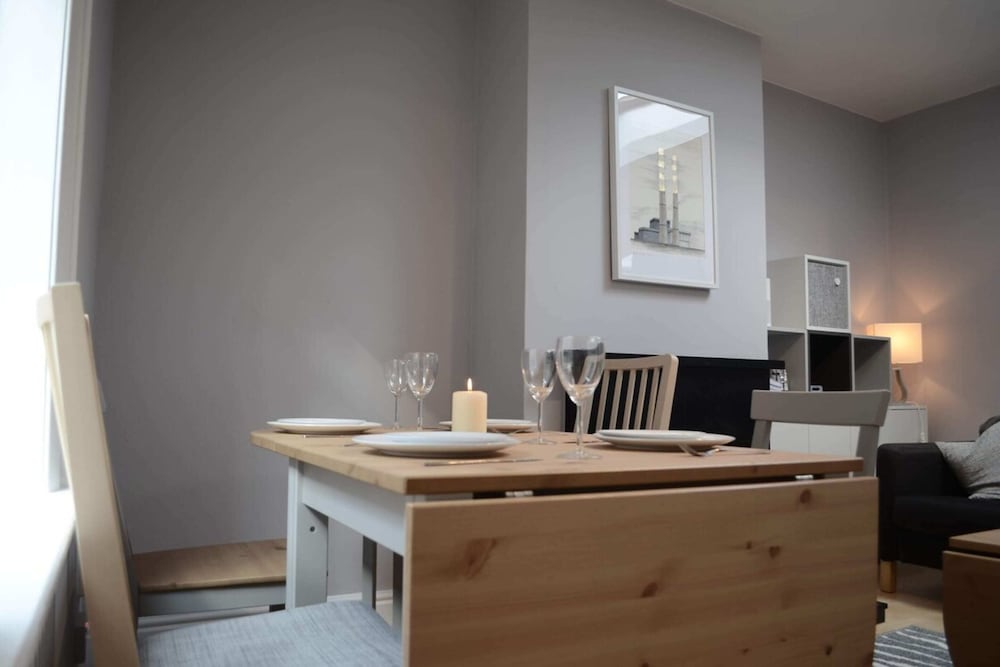 Charming 2 Bedroom Cottage in Central Location