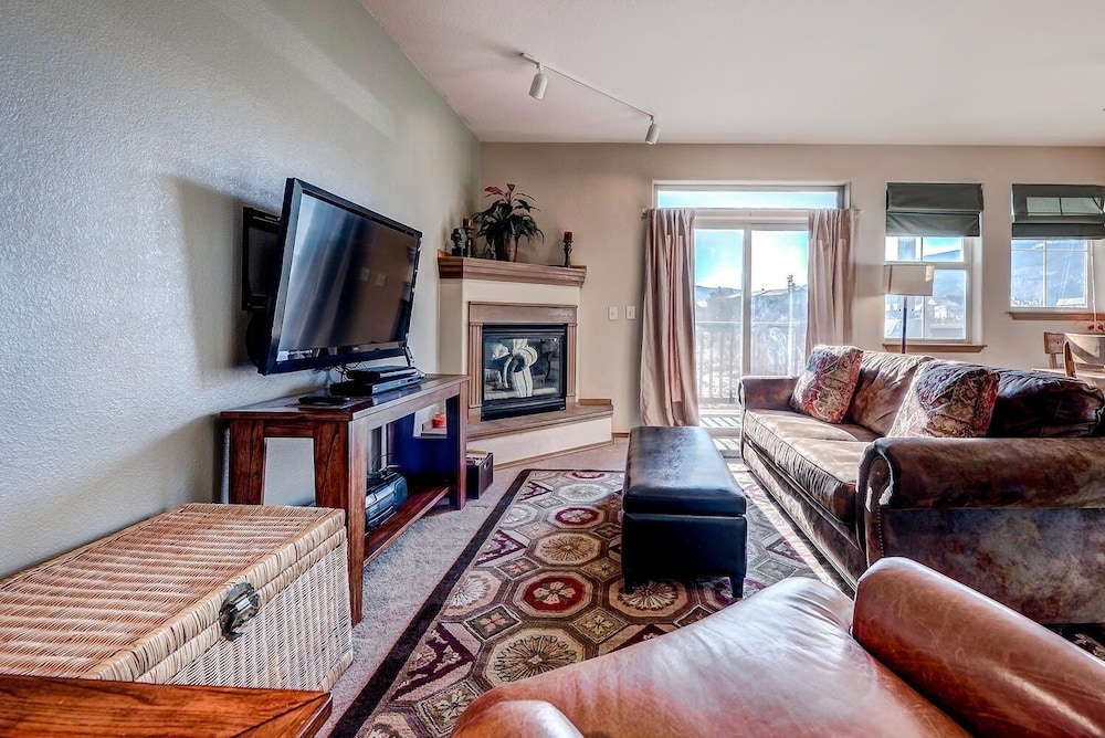 Tarn Landing C-19 1 Bedroom Condo by RedAwning