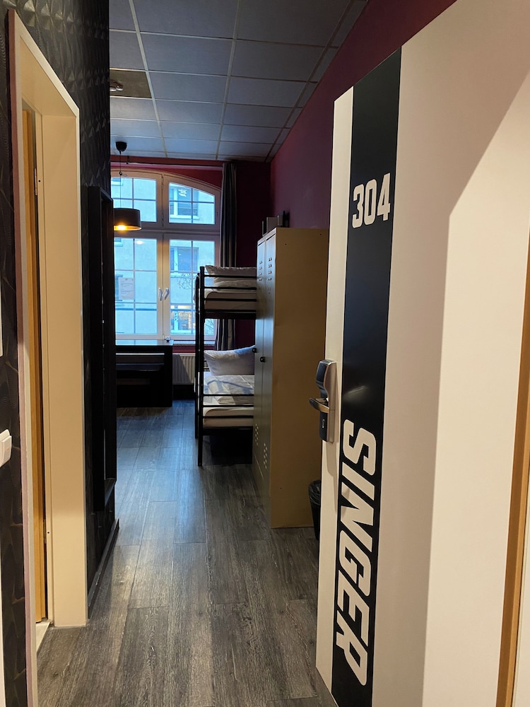 Singer109 Hostel