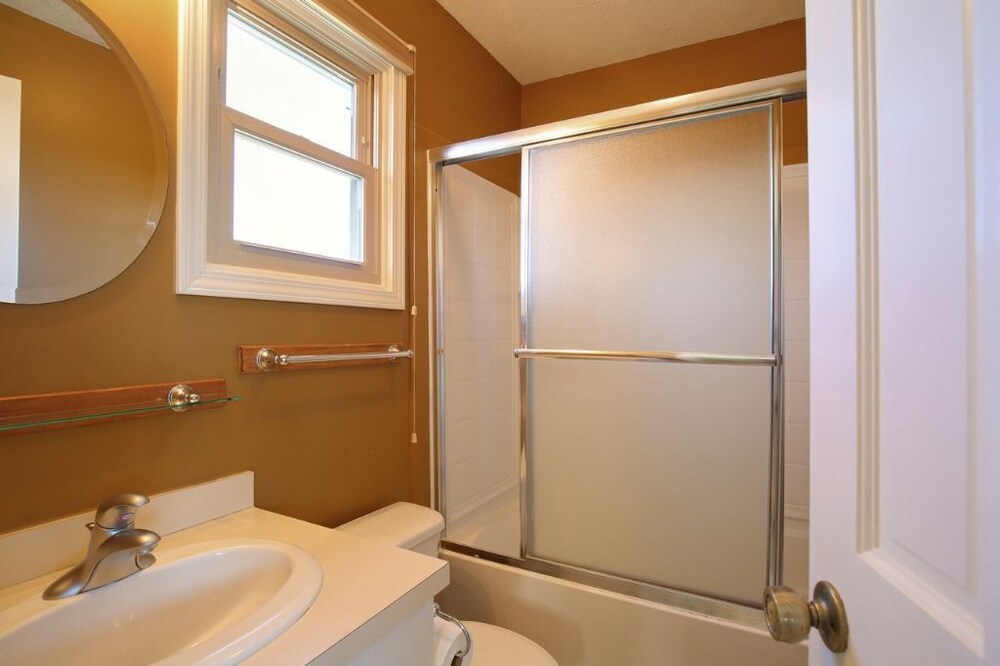 Windchimes 4 Bedroom Home by RedAwning