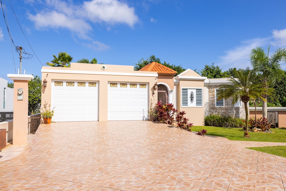 Big vacational house in Isabela