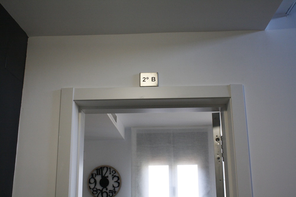 APARTAHOTEL MADRID URBAN SUITES - EDIFICIO EXCLUSIVO - 7 Apartments Boutique Full Equiped