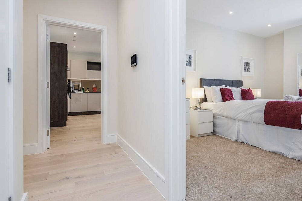 Roomspace Apartments - Lockwood House view 2