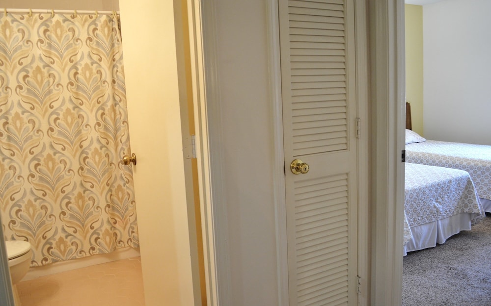 Sea Cloisters 302b 2 Bedroom Condo by RedAwning view 3