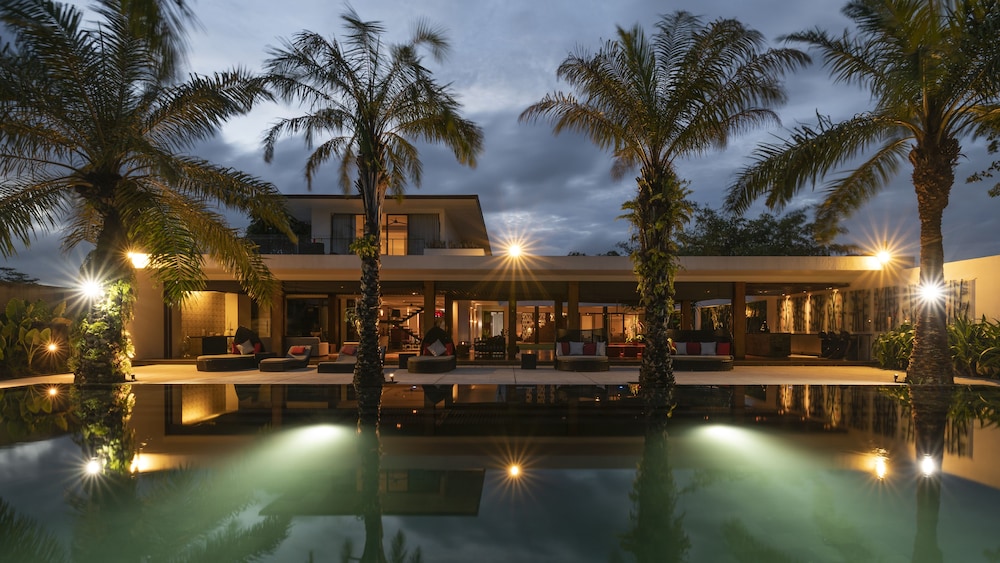 SuperNova Private Boutique Retreat Villa
