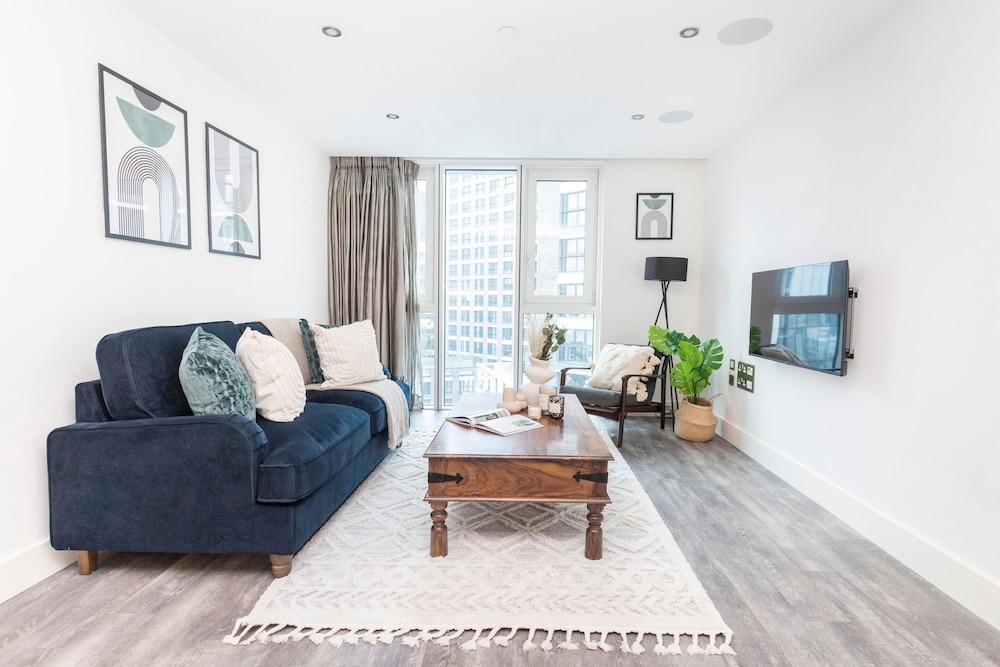 Charming 2BR 2BA Near Tower Bridge