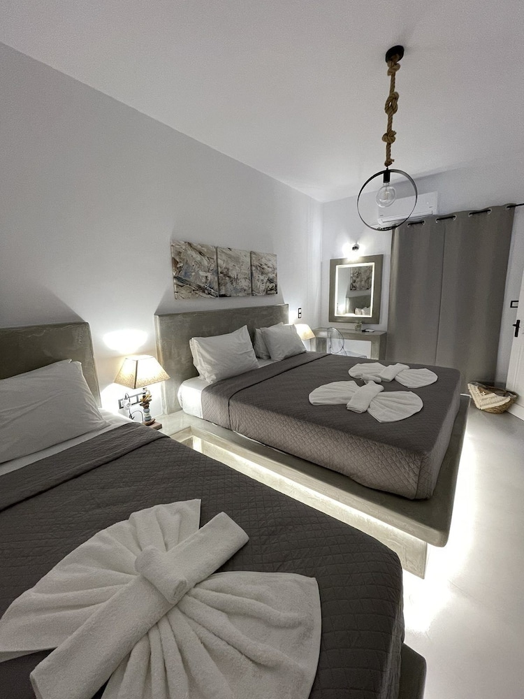 Zoumis Residence