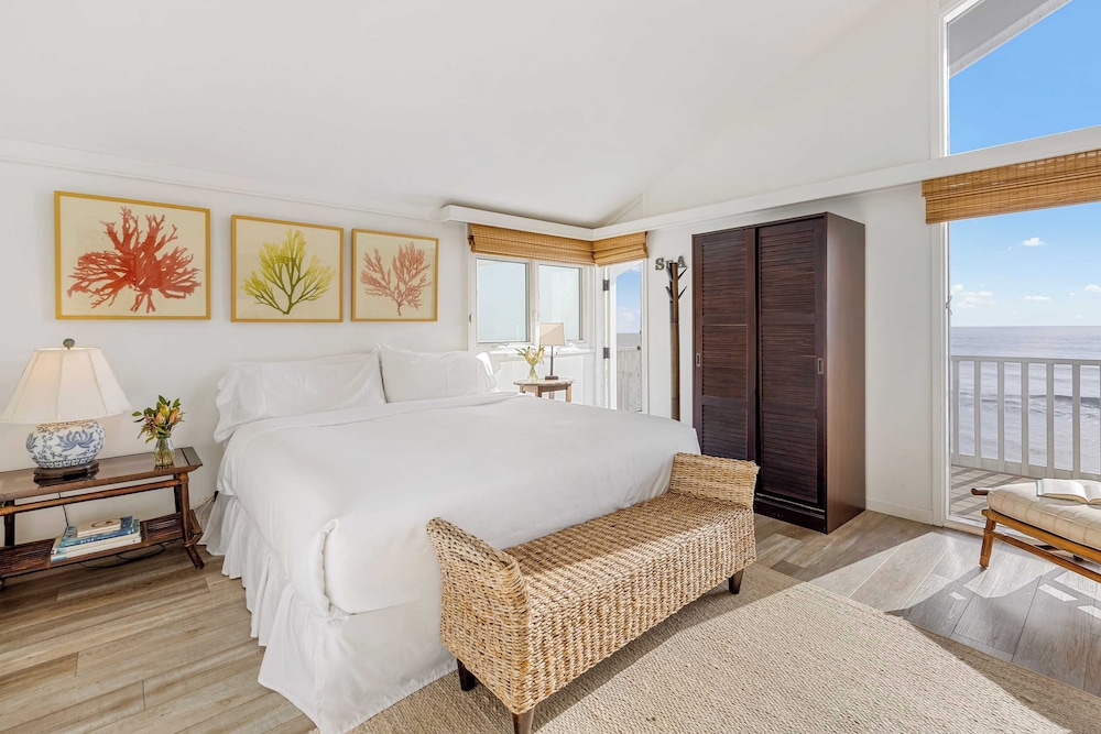 Unbeatable Beachfront Bliss w/ Ocean Views, Luxe Interiors & Patio Beach Road