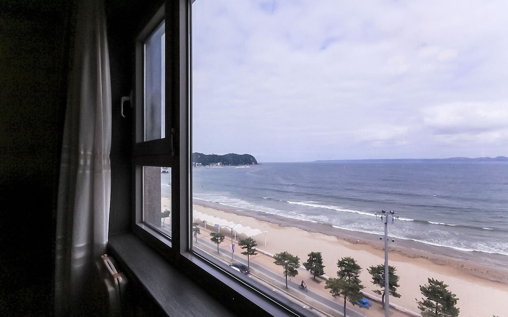 Pohang Yeongildae N-beach view 2