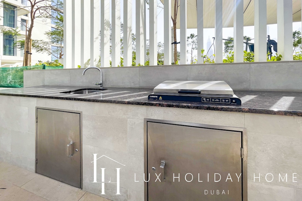 LUX The Marina Vista Beachfront Suite