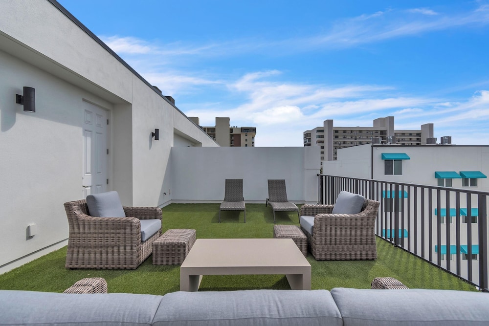 Azul Townhomes A3 - Sunrise