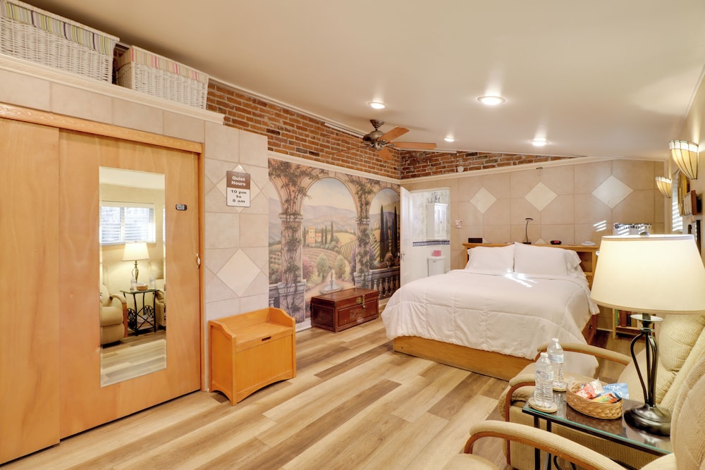 Close to Midtown! Cozy Reno 'river Cottage'