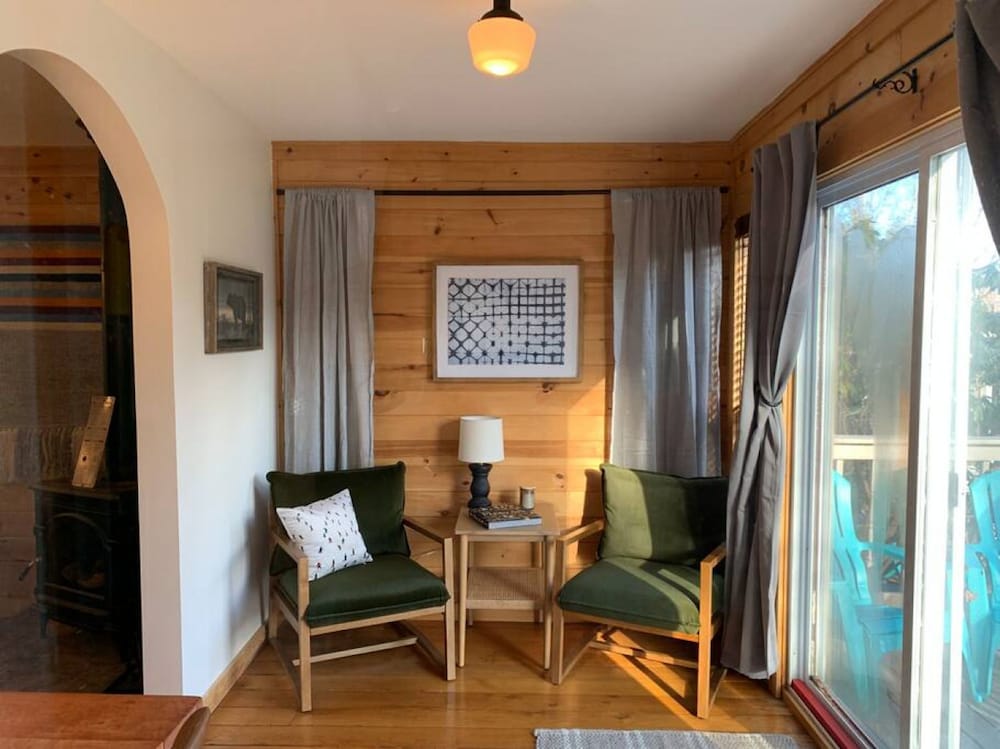 Back House Twin Cabin Ii-hot Tub Fireplace Hiking Retreat