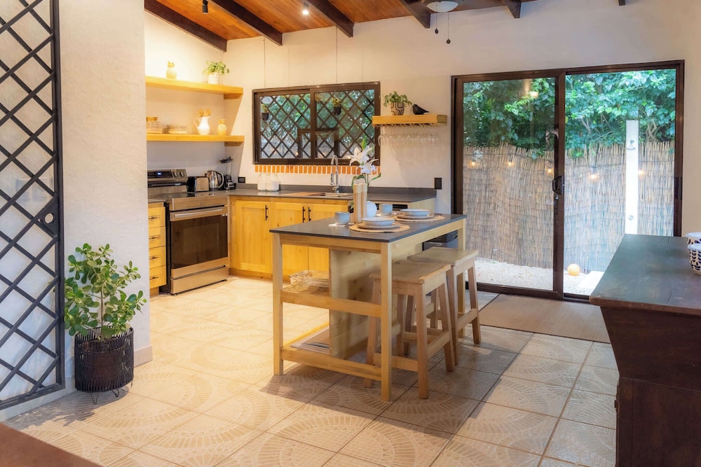 5 min to Beach Private Pool European Style