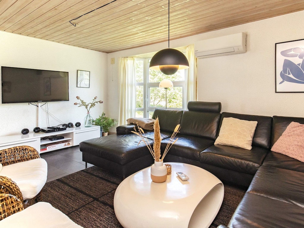 10 Person Holiday Home in Blavand view 4
