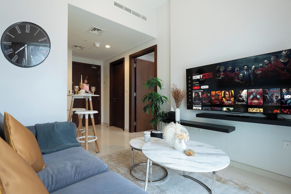 KeyRock - Premium Reva Stay with Pool