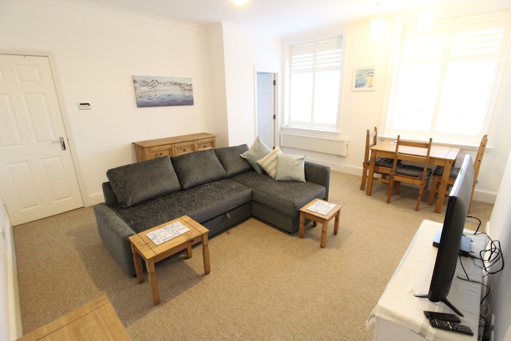 Stunning one Bedroom Apartment in Bournemouth view 4