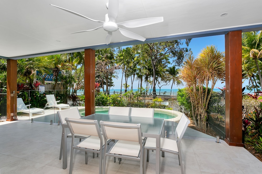 Reeflections Beachfront Holiday House