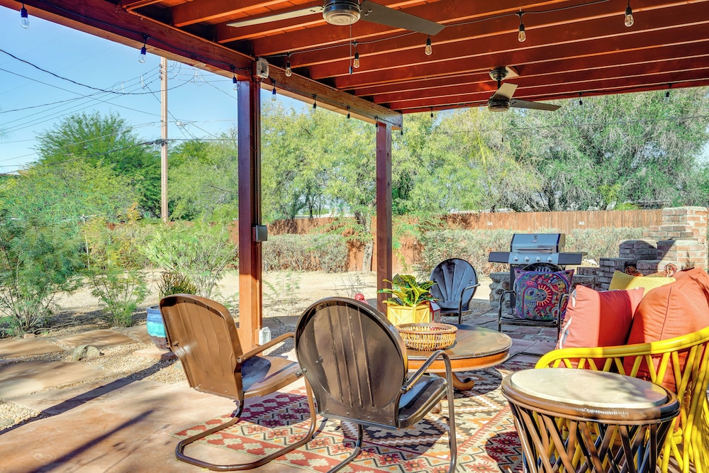 Gazebo, Patios & Grill: Colorful Tucson Retreat!