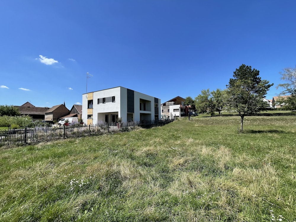 La Maison Devant La Prairie, 写真 154