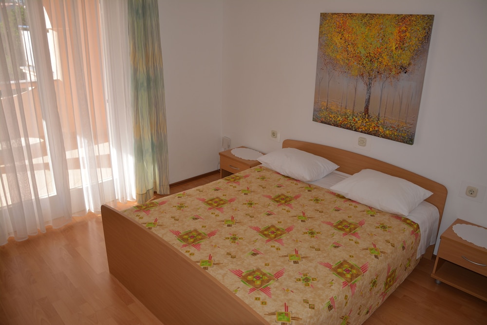 Apartments Biserka