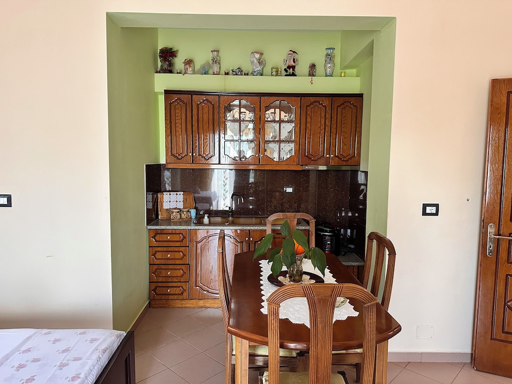 Apartments Meleqi