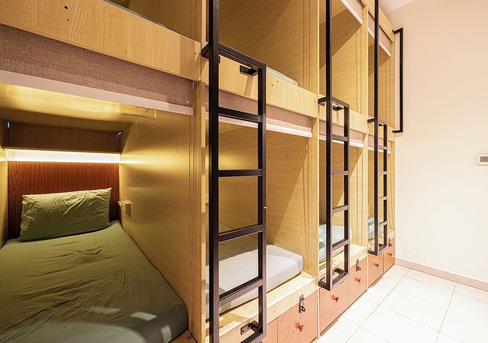 Next'House - Business Boulevard Hostel