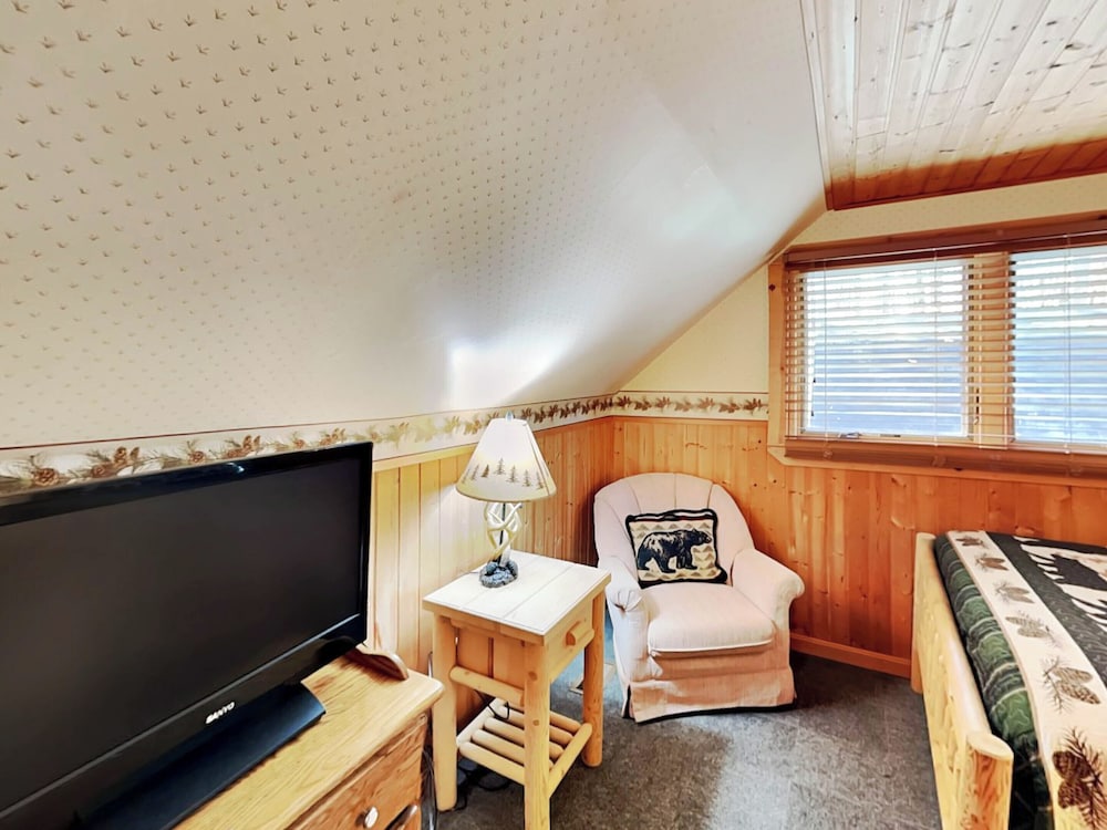 Cozy Cabin by Taylor Made Deep Creek