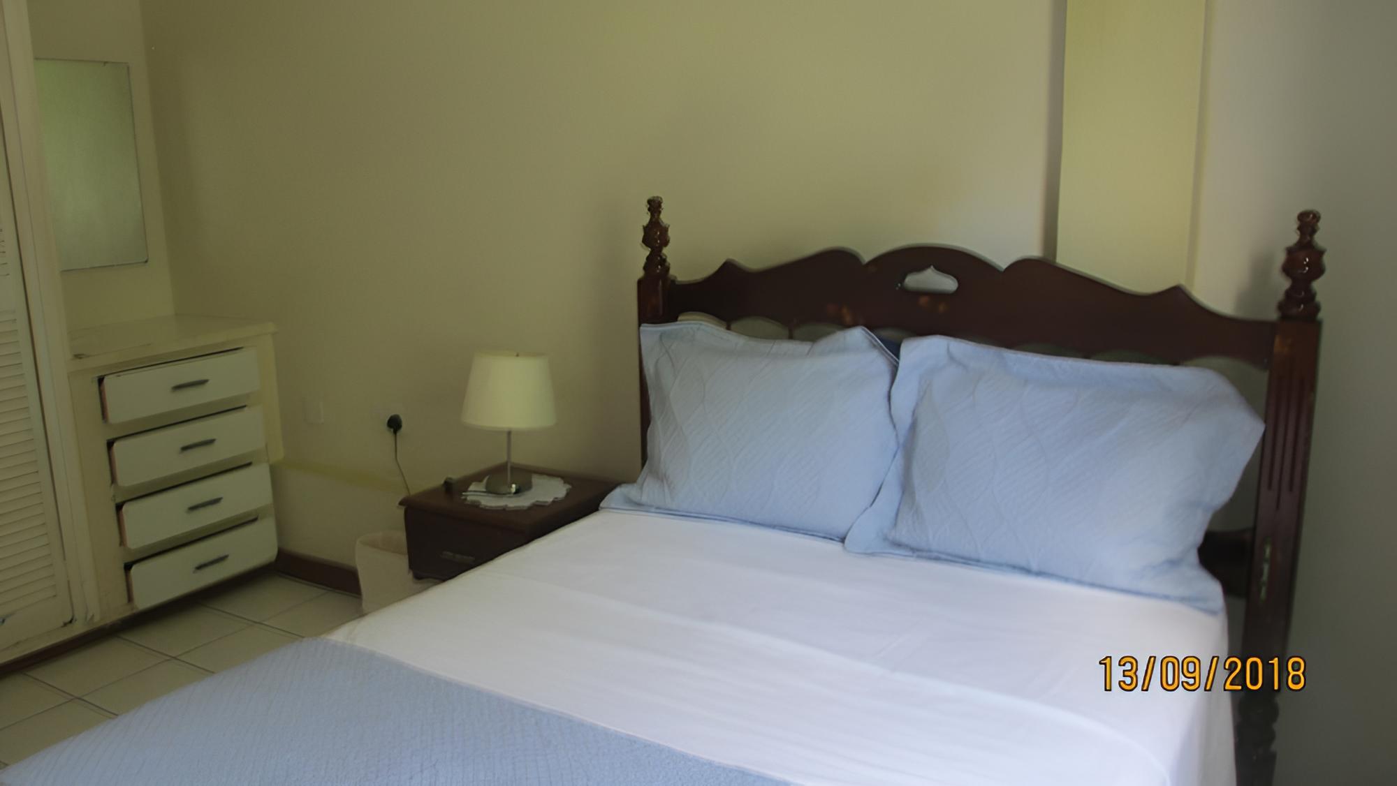 Tropical Breeze Guesthouse and Furnished Apartments