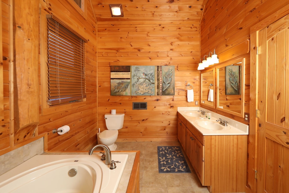 Grampy Camp Lodge at Gatlinburg