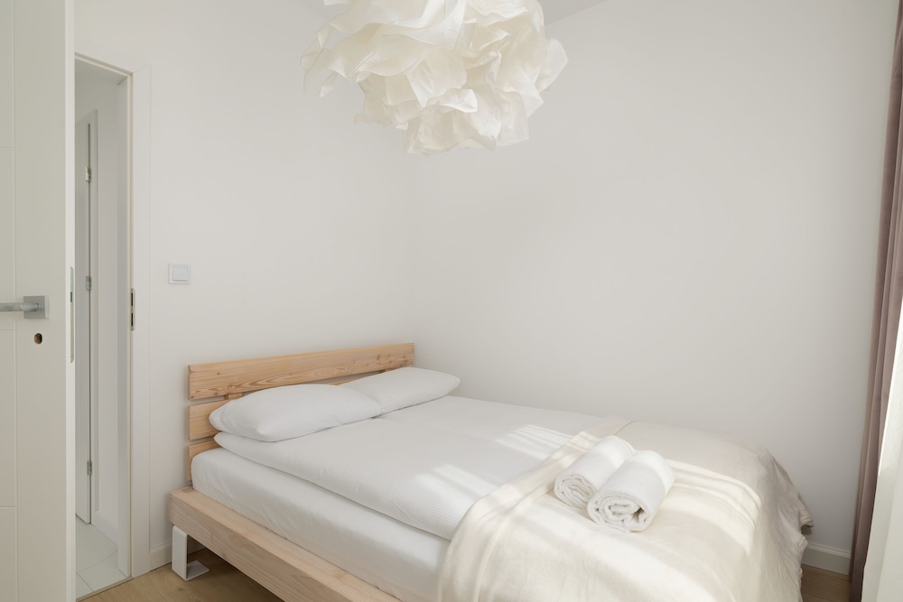 Trendy Apartment Katowice by Renters view 3
