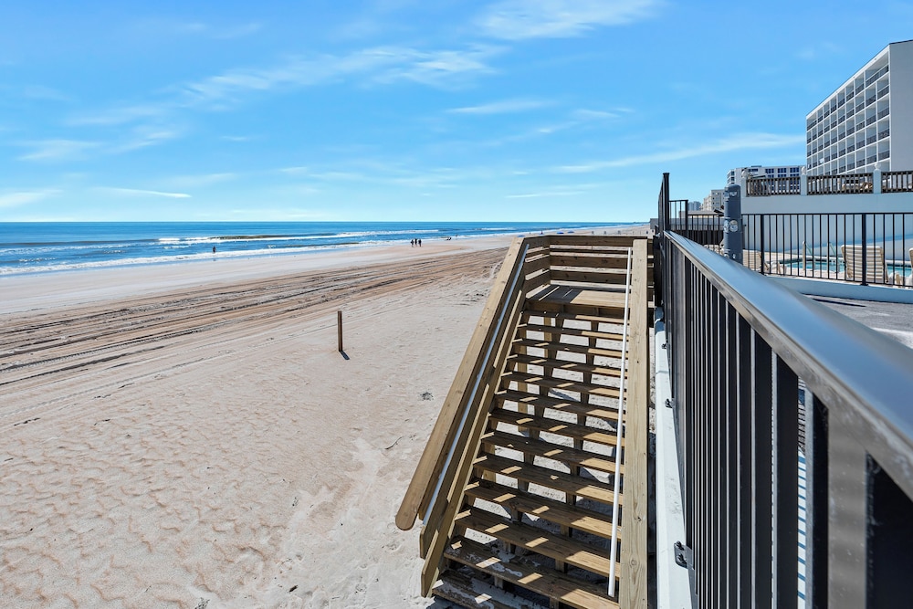 Family Friendly Oceanfront Condo w/ Pool!