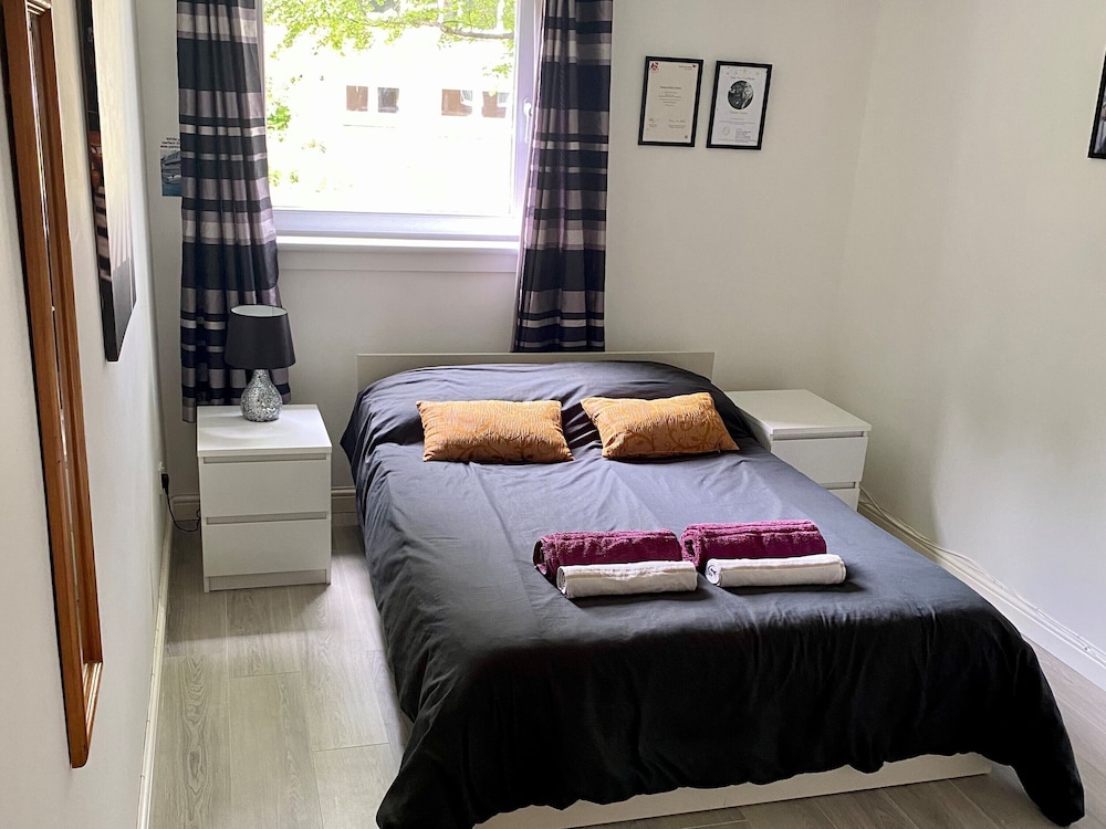 Charming 2-bed Apartment in Edinburgh City Centre view 4