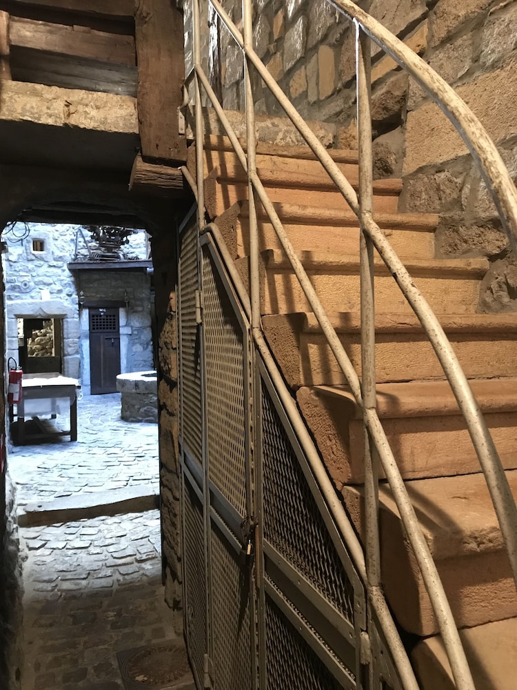 Aux Prisons de Montagny