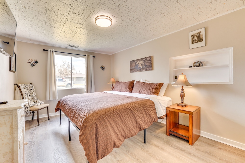 Family-friendly Ontario Home in Central Location! view 5