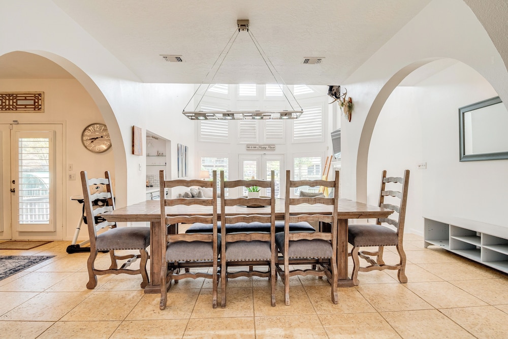 Dock & Outdoor Entertainment: Home on Lake Conroe