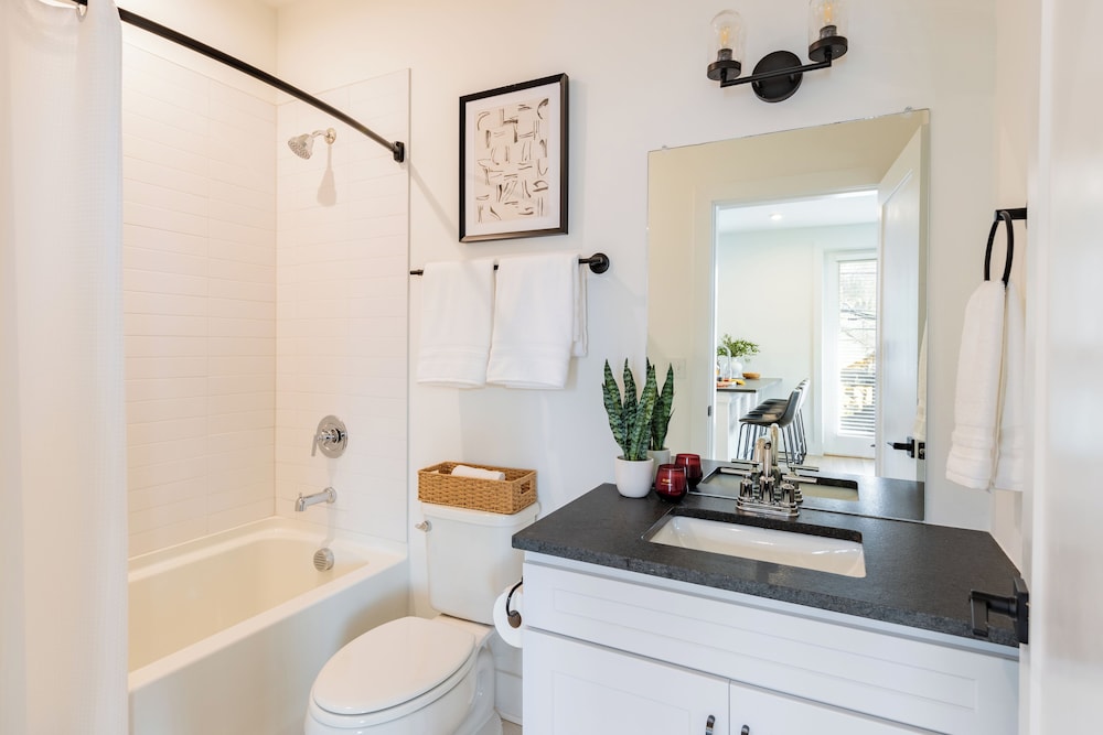 The Heights by AvantStay – Modern Condo Minutes from Broadway