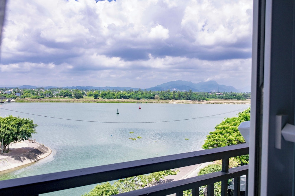 Royal Riverside Hoi An Hotel