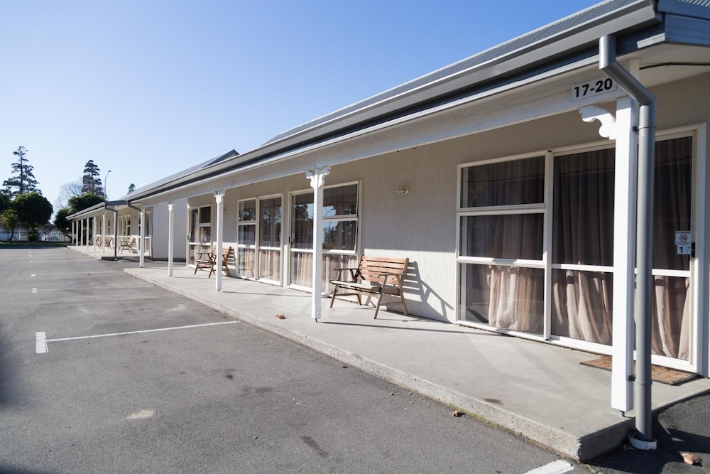 The Racecourse Hotel & Motorlodge