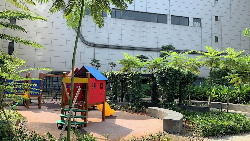 Nice And Homey 1Br Apartment At Southgate Residence